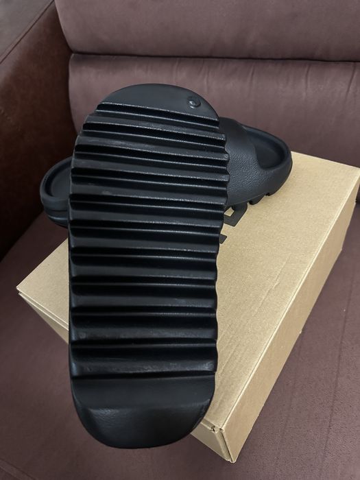 Yeezy slide negri