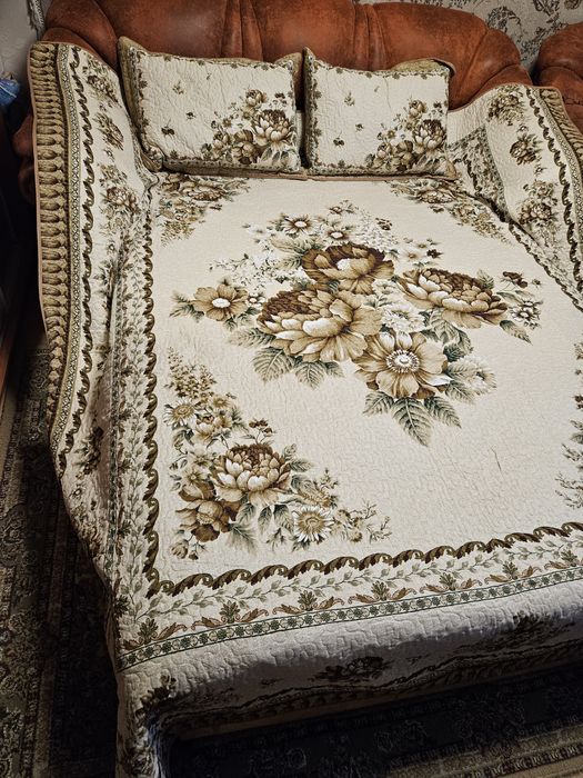 Продам покрывало на кровать