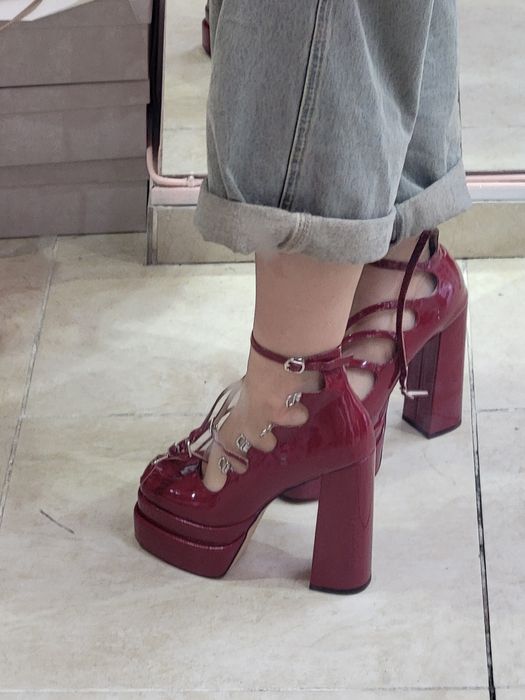 Туфли на высоком каблуке