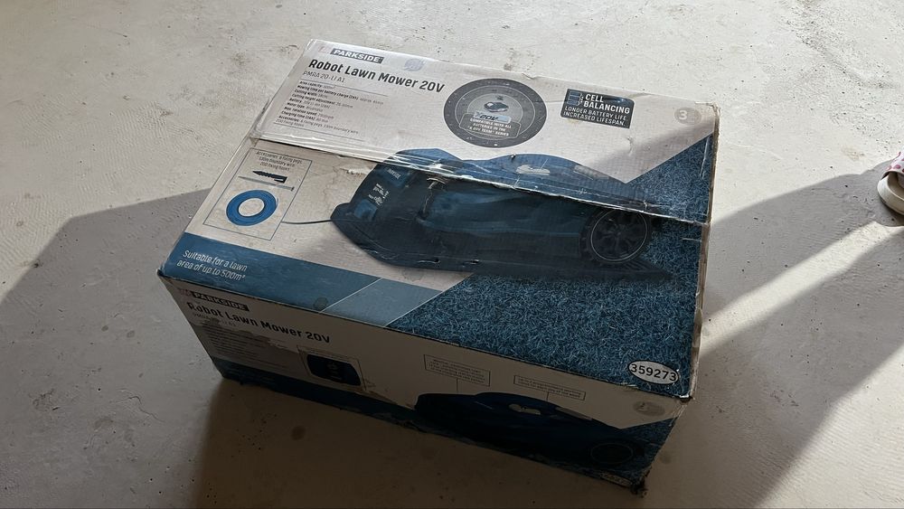 Masina de tuns iarba automata cu acumulator