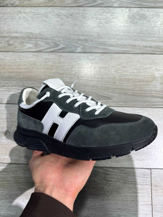 Кроссовки Hogan.