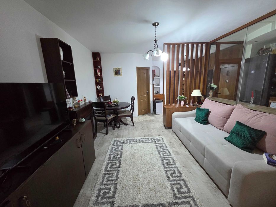 Inchiriez garsonieră modernă Str. Năsăud 6 | Etaj 2 | Renovată recent | Loc Parcare | 430 €