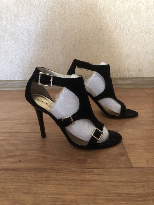 Босоножки GUESS замшевые