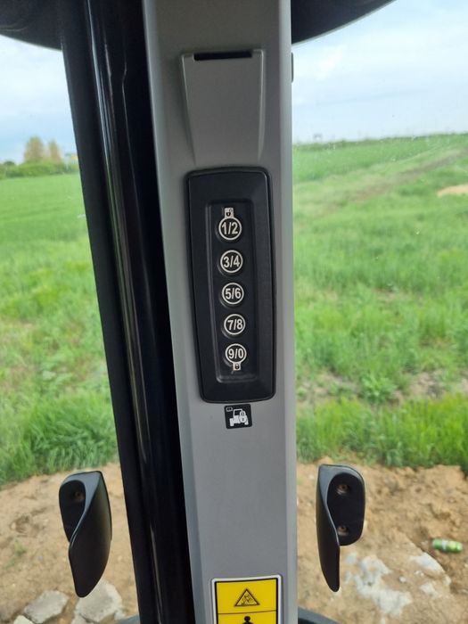 De vinzare sau inchiriat Buldoexcavator