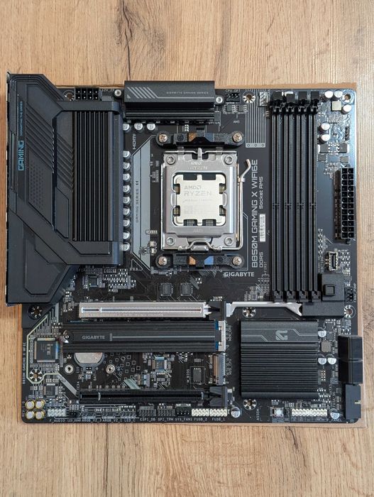placa de baza B850M GAMING X WIFI6E cu garantie 2 ani