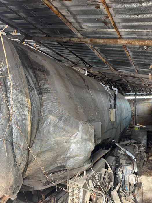 Цистерна за CO2 с кантар , компресор , помпа , пълначна