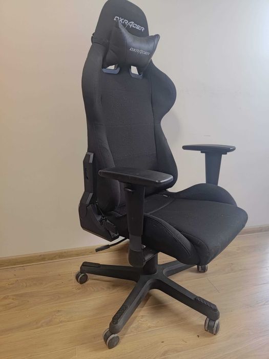 Геймърски стол DXRacer отлично работещи механизми здрав черен текстил