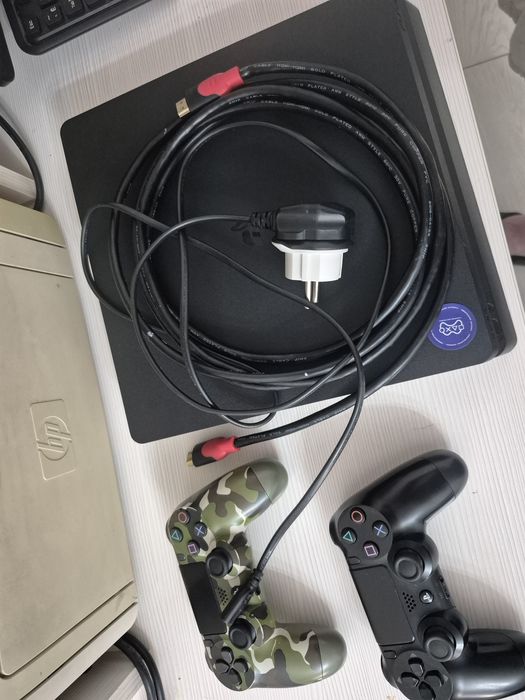 Sony PlayStation 4 Slim 1TB + 2 джойстика