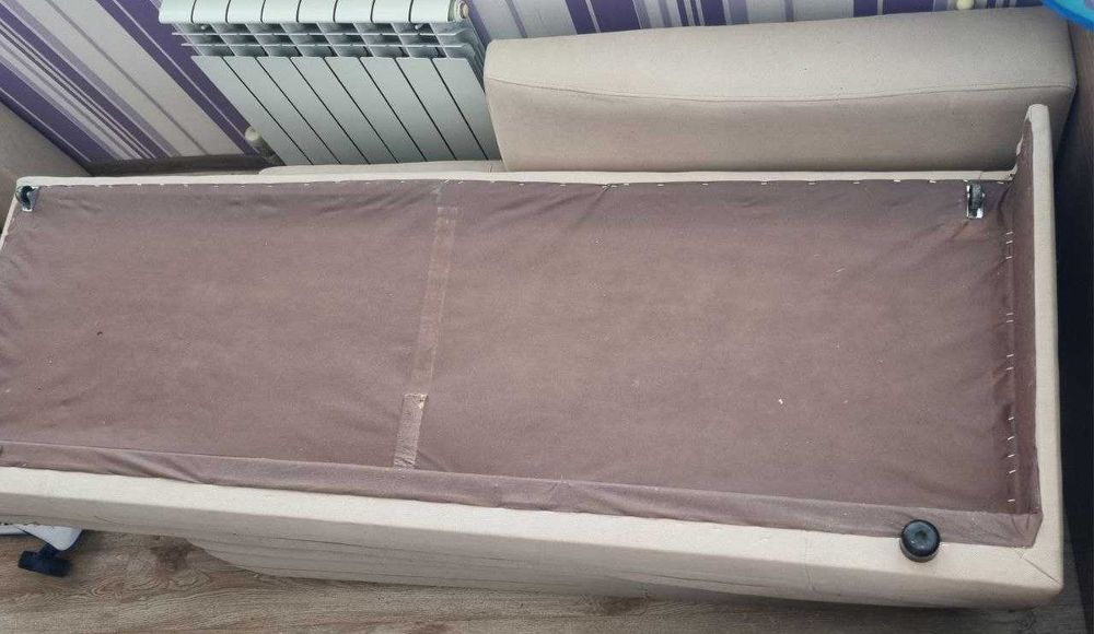 диван, отдаем срочно