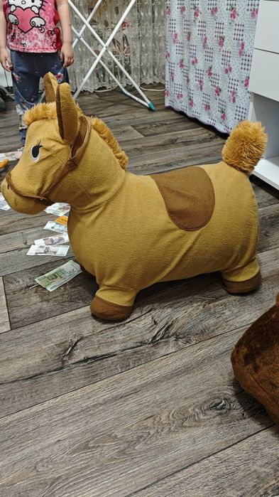 Ослик попрыгун в чехле