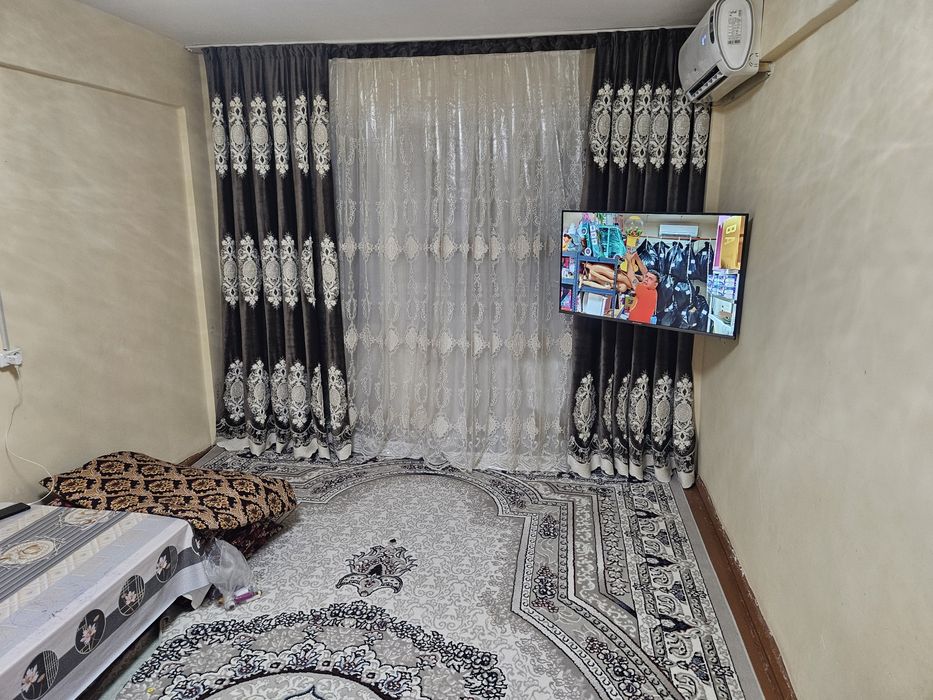 Квартира сотилади Бобур 1 дом 40 кв Пятиэтажкада 5 этаж з хонали уй