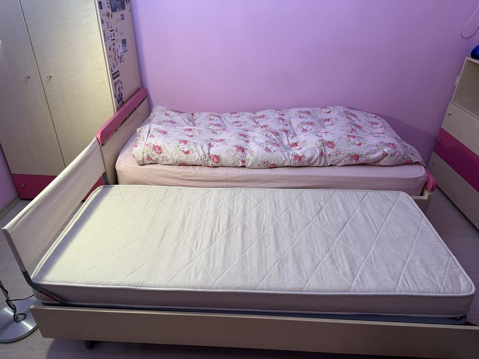 Легло+1
Едно основно и едно, което се вади отдолу+два матрака