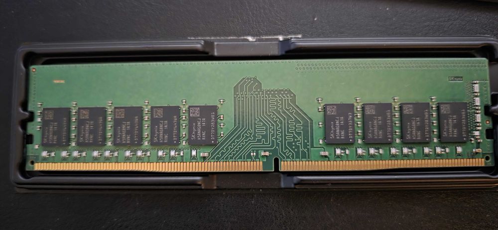 Сървърна памет от DELL, SK hynix 16GB 1Rx8 PC4-3200 U-DIMM