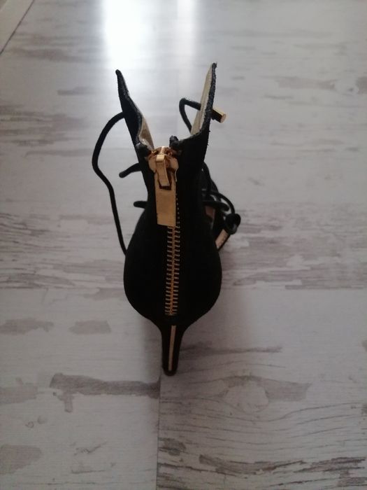 Дамски високи токчета с връзки