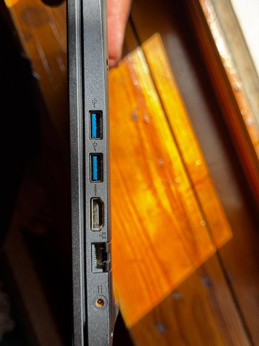 ACER komputer sotiladi