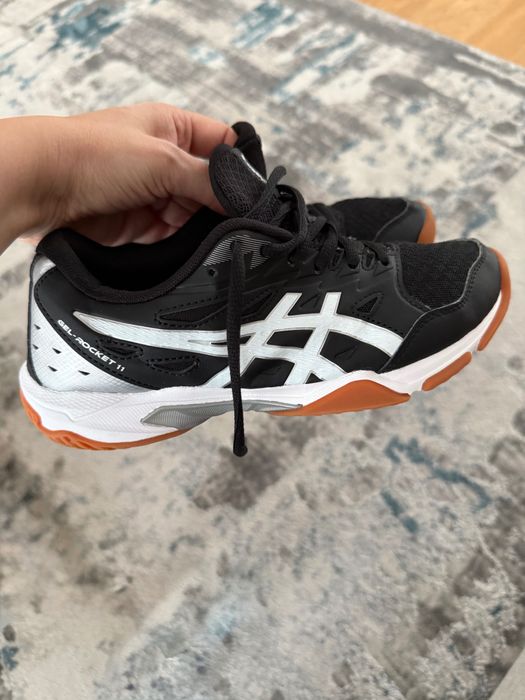 Vand adidasi  Noi Nepurtati Asics Gel Rocket 11 dama masura 37