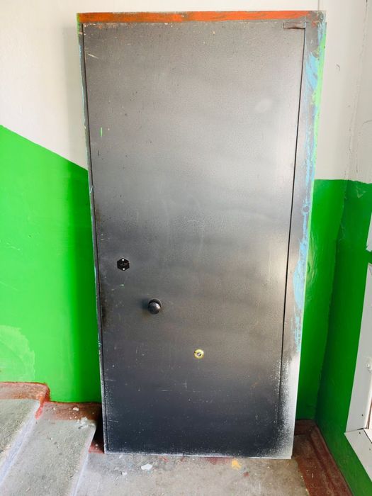 Железная дверь ……………