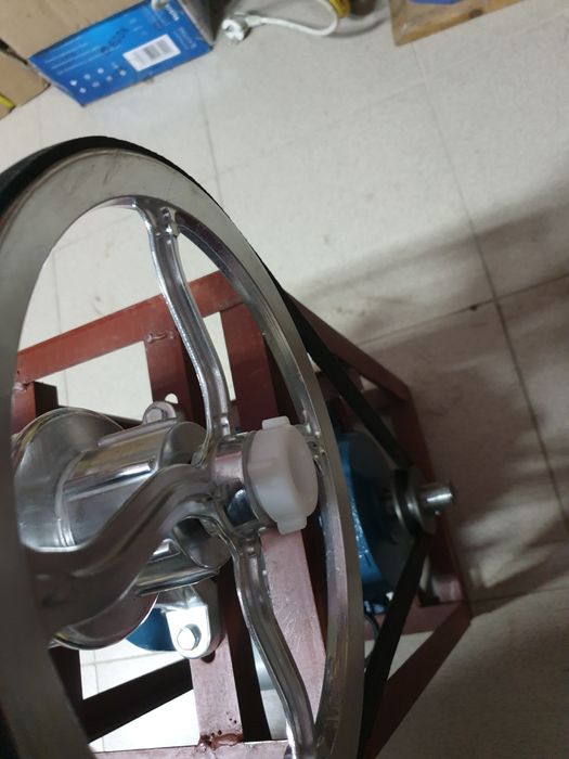 Месомелачка алуминиева 32 с монофазен двигател