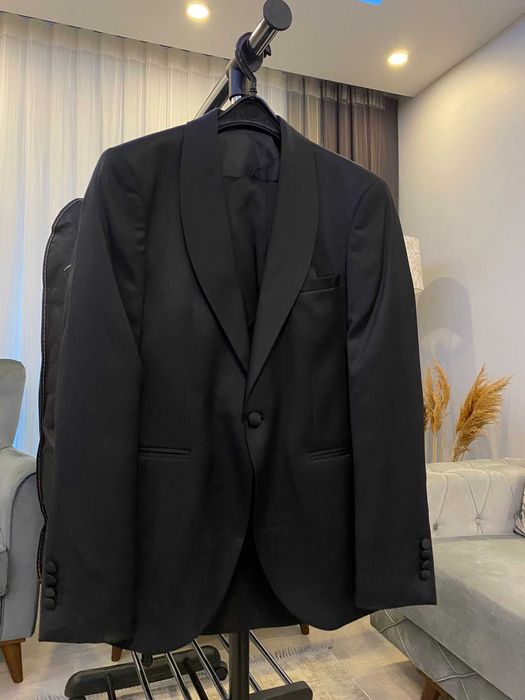 Елегантен мъжки костюм