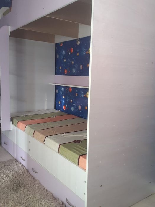 Продам кровать детскую 1.8