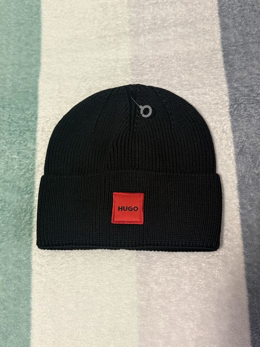 Caciulă Hugo nouă cu etichetă