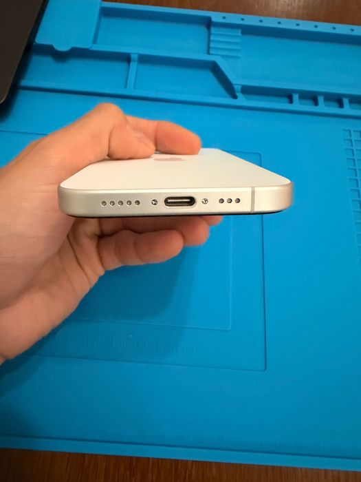 iPhone 16 -White на части цели не се продават