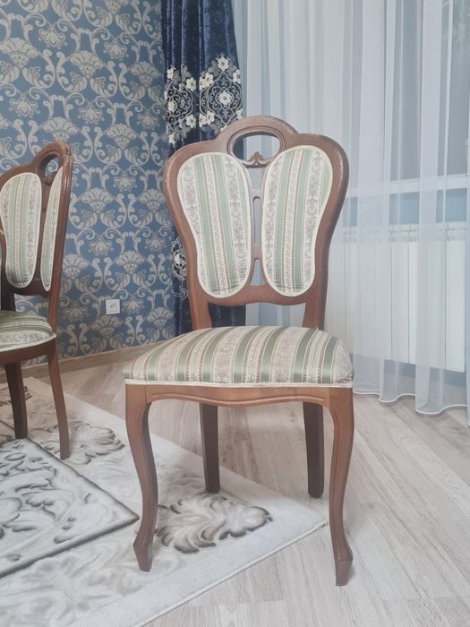 Стол с 6 стульями