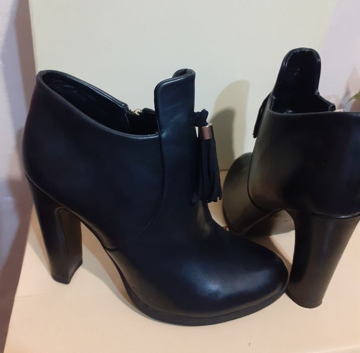 Продам новые полуботинки 38р. 2000 тенге