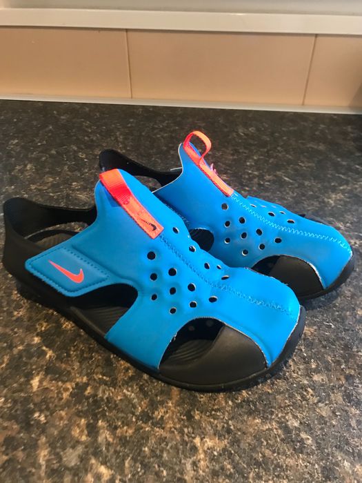 Детски дънки,панталони 15лв.и сандали 20 лв.