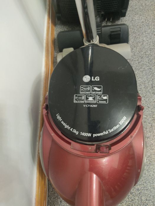 Пылесос в рабочем состоянии LG