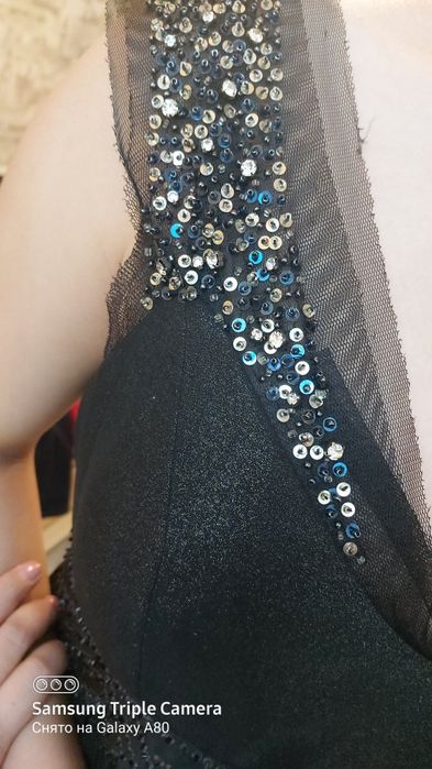 платье шикарное..