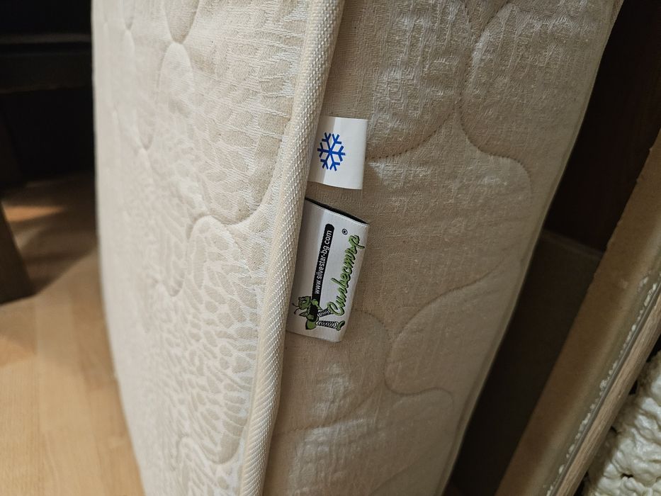 Единични матраци (има два) почти нови 200x70x20