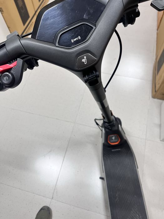 Продам Элеткросамокат ninebot p65