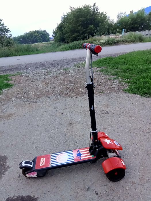 Продам самокат в отличном состоянии.