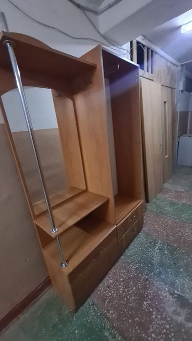 Продам прихожую с зеркалом