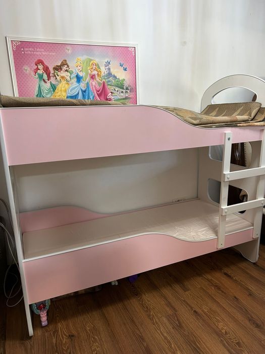 Pat pentru copii cu scara