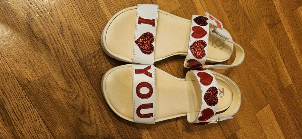 Нови сандали номер 34