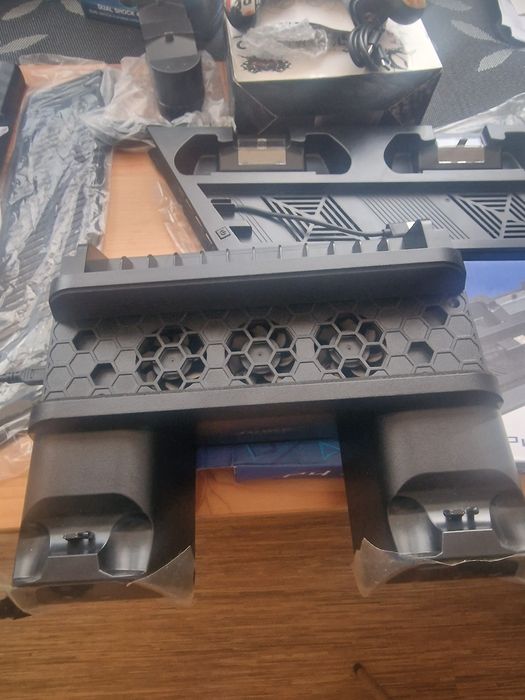 Лот от аксесоари за PS4 Pro
