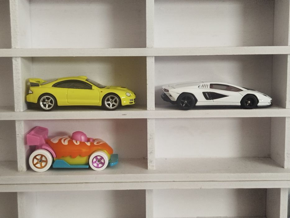Продаю машинки hot wheels