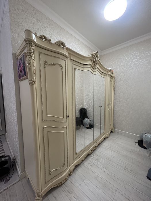 Мебельный гарнитур с кроватью.