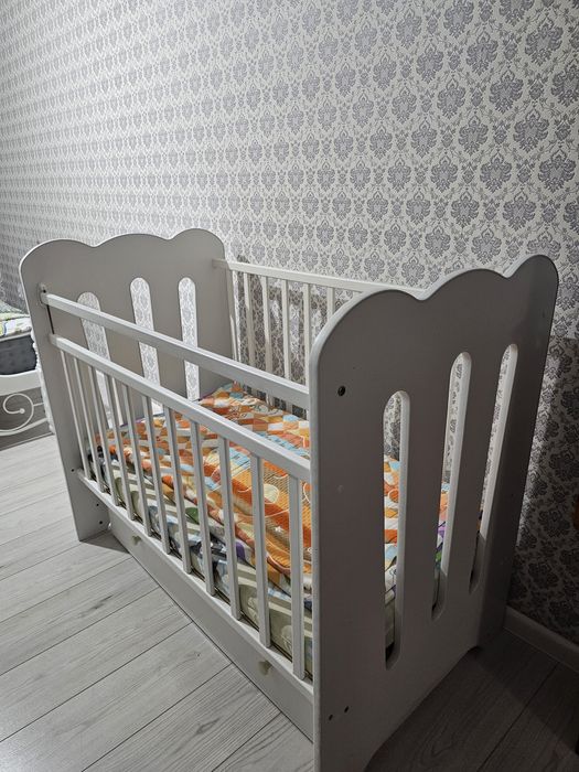 Продам детскую кроватку и стульчик