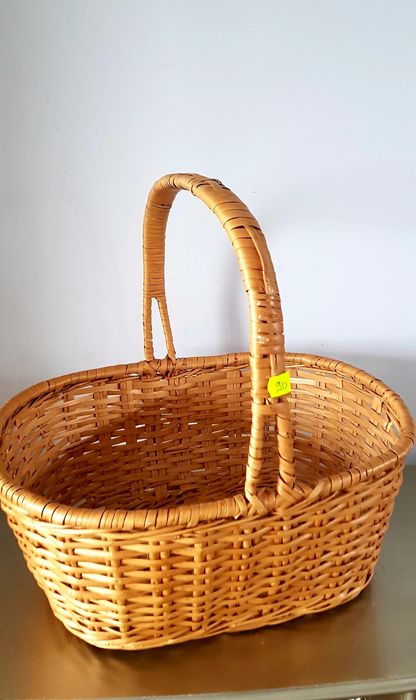 Coșuri vechi  din nuiele împletite