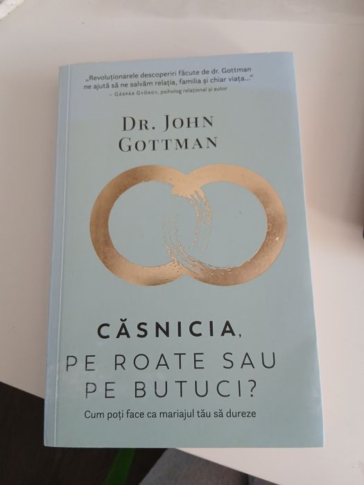 Vând cartea "Casnicia, pe roate sau pe butuci"