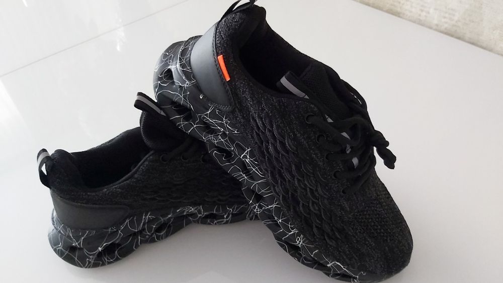 Кроссовки новые 43