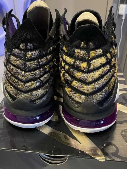 Vand pereche de ghete baschet Lebron XVII Command Force marimea EU44.5