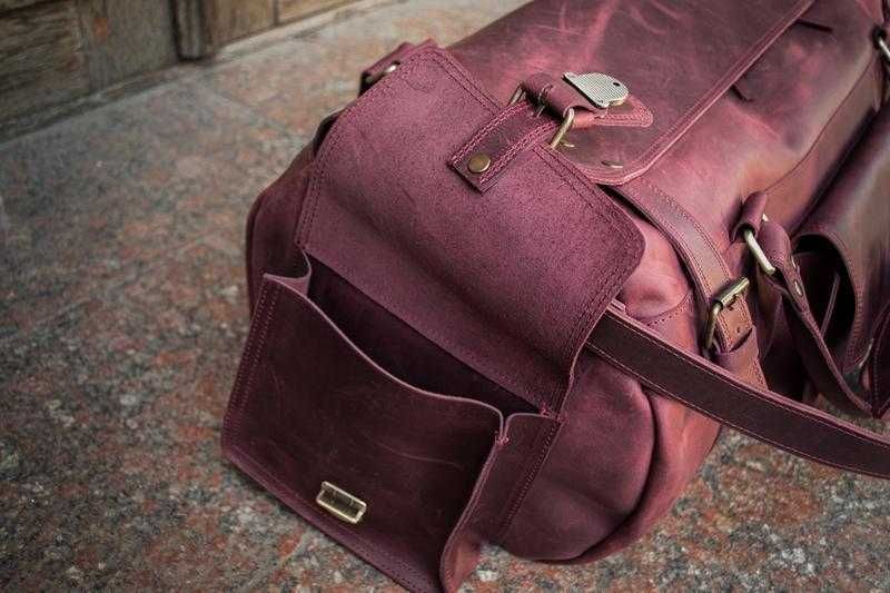 Geantă din piele naturală. Geantă de voiaj