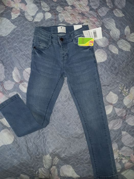 Продаю джинсы на девочку