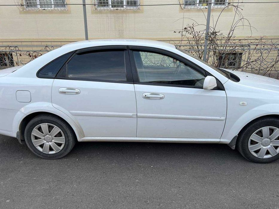 Продается Chevrolet Lacetti 1.8 2009 года  надежный спутник на дороге!