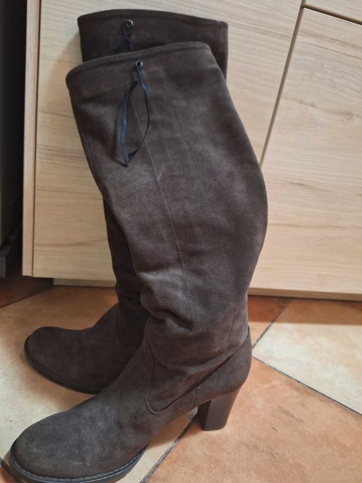 cizme piele intoarsa maro vicina