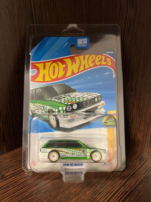 Hot Wheels BMW M3 Wagon Super Treasure Hunt STH + protector